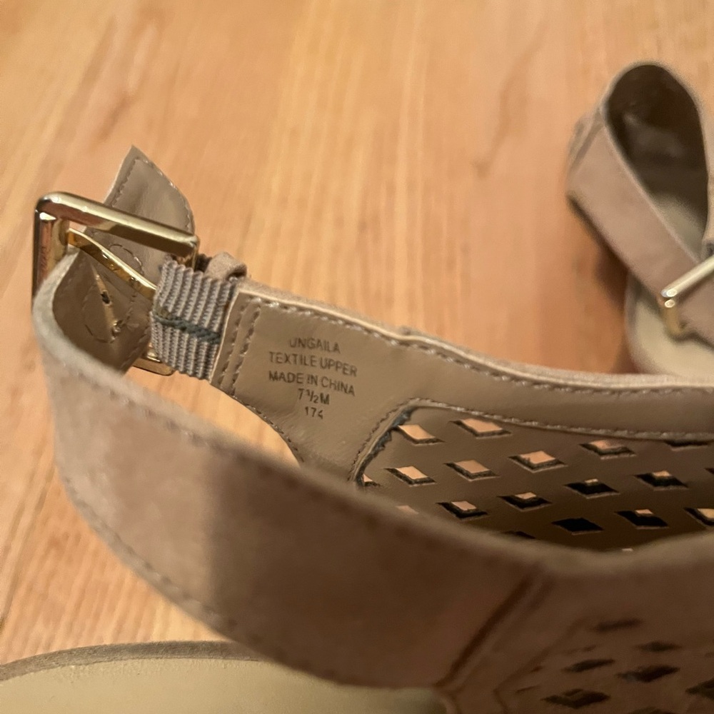 Women’s booties - Picture 3 of 5